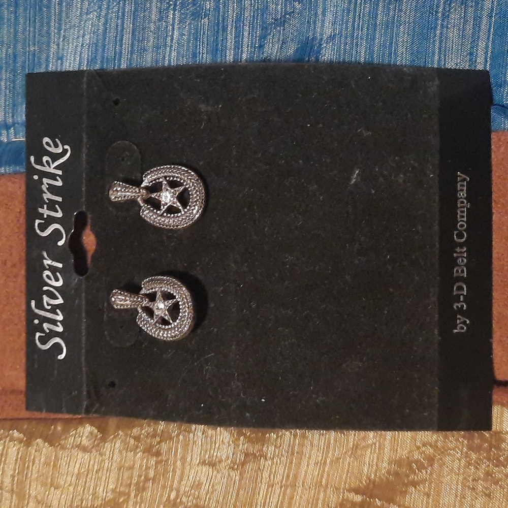 STAR HORSE SHOE SHAPE EARRINGS